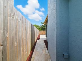 605 SW 15th St, Fort Lauderdale FL 33315
