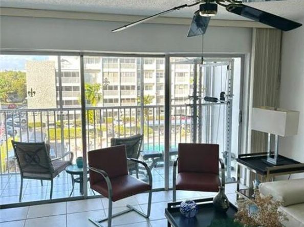 329 SE 3rd St 405T, Hallandale Beach FL 33009