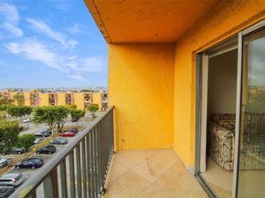 4717 NW 7th St 60410, Miami FL 33126