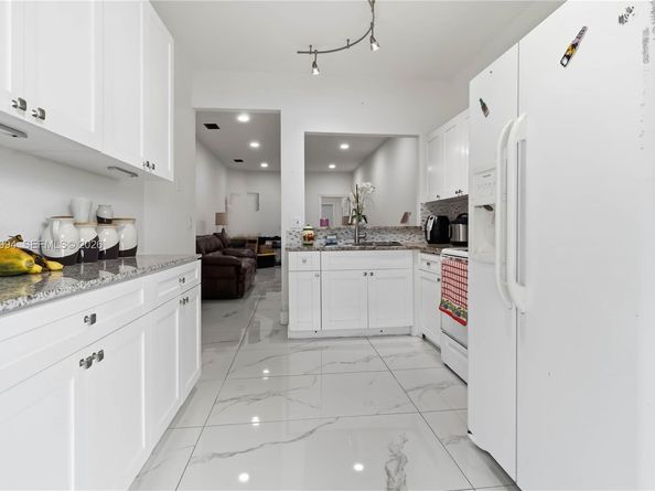 64 SW 15th Ter, Homestead FL 33030