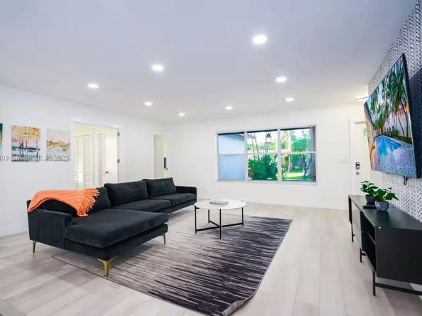 1244 Garfield St, Hollywood FL 33019