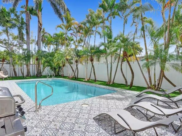 1244 Garfield St, Hollywood FL 33019