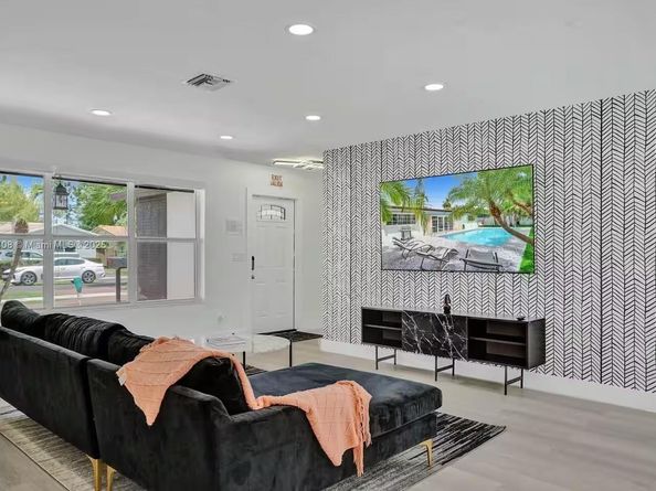 1244 Garfield St, Hollywood FL 33019
