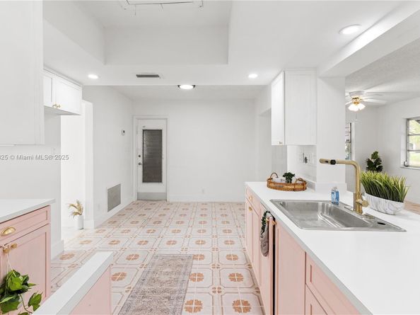 5706 NW 81st Ave, Tamarac FL 33321