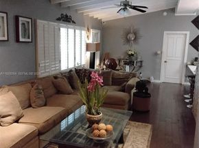 911 W Country Club Cir, Plantation FL 33317