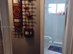 911 W Country Club Cir, Plantation FL 33317