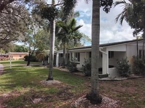 911 W Country Club Cir, Plantation FL 33317