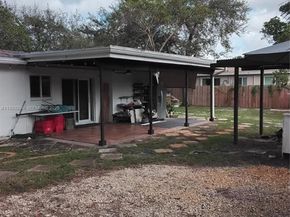 911 W Country Club Cir, Plantation FL 33317