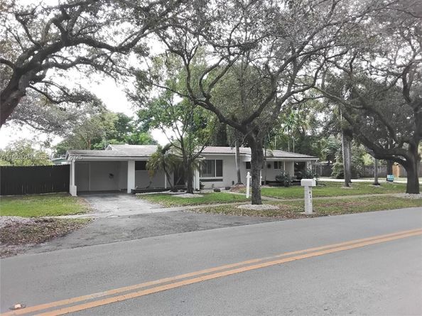 911 W Country Club Cir, Plantation FL 33317