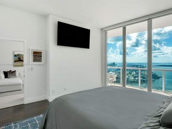 888 Biscayne Blvd 5507/5607, Miami FL 33132