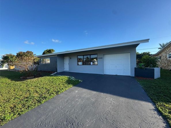 9040 NW 26th Place Sunrise Golf Village, Sunrise FL 33322