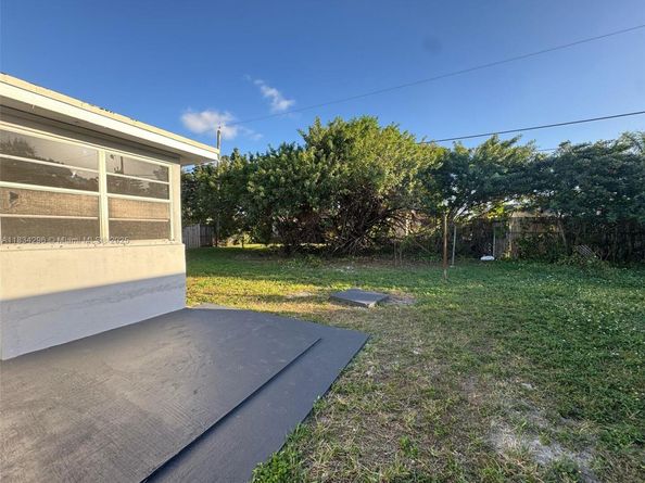 9040 NW 26th Place Sunrise Golf Village, Sunrise FL 33322
