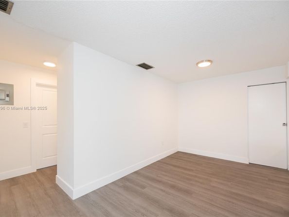 9040 NW 26th Place Sunrise Golf Village, Sunrise FL 33322