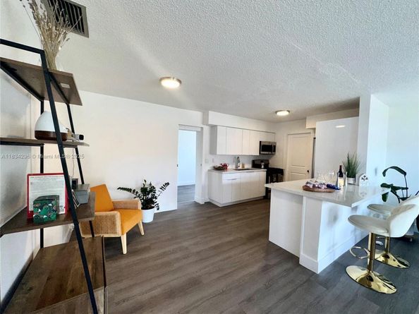 9040 NW 26th Place Sunrise Golf Village, Sunrise FL 33322