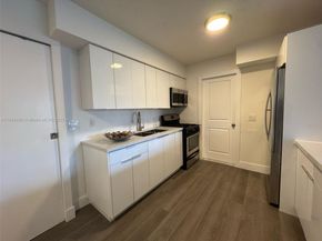 9040 NW 26th Place Sunrise Golf Village, Sunrise FL 33322