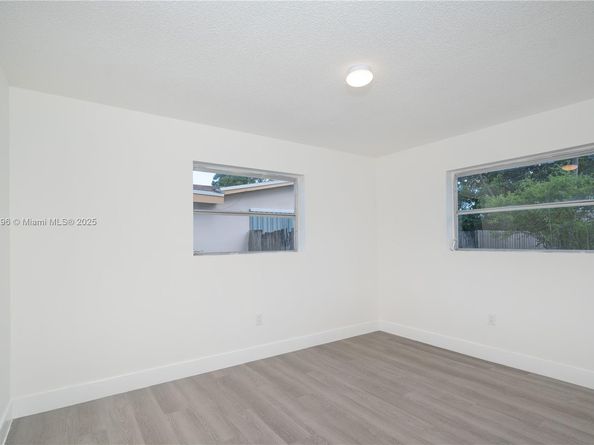 9040 NW 26th Place Sunrise Golf Village, Sunrise FL 33322