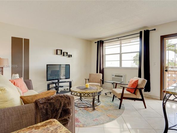 16790 NE 14th Ave 206, Miami FL 33162