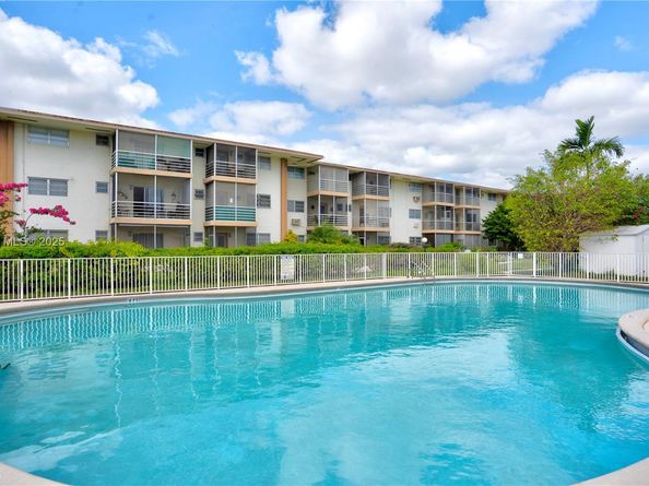 16790 NE 14th Ave 206, Miami FL 33162