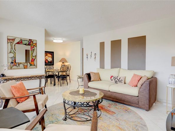 16790 NE 14th Ave 206, Miami FL 33162