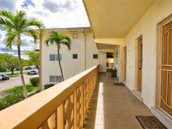 16790 NE 14th Ave 206, Miami FL 33162