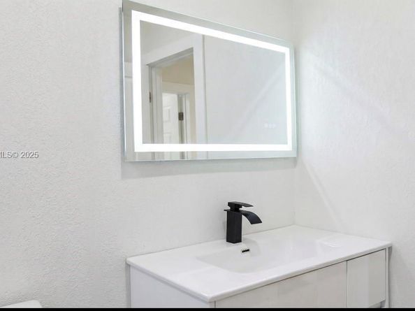 973 NW 8th St, Homestead FL 33030