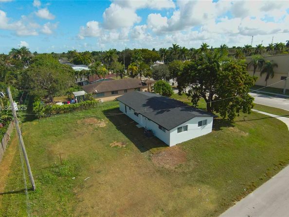 973 NW 8th St, Homestead FL 33030