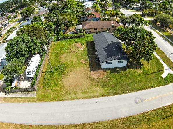 973 NW 8th St, Homestead FL 33030