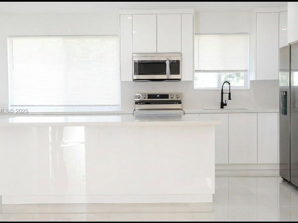 973 NW 8th St, Homestead FL 33030