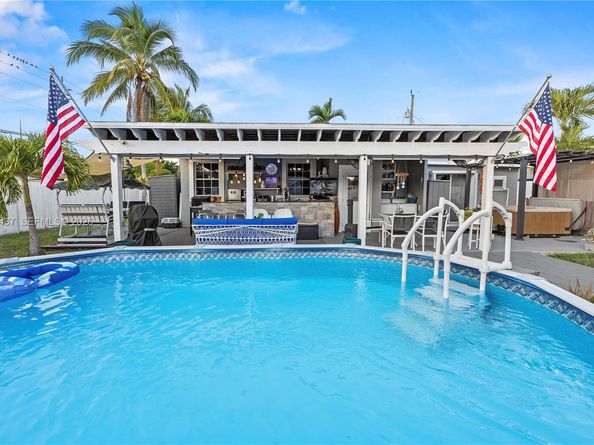 117 SW 6th St, Hallandale Beach FL 33009