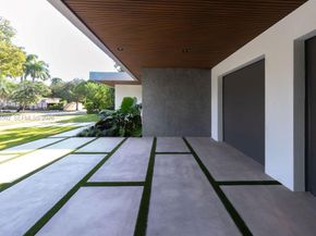 215 S Shore Dr, Miami FL 33133