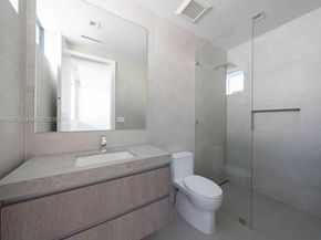 215 S Shore Dr, Miami FL 33133