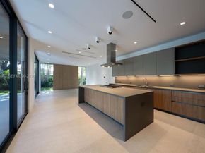 215 S Shore Dr, Miami FL 33133