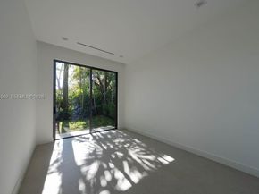 215 S Shore Dr, Miami FL 33133