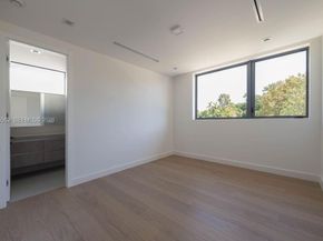 215 S Shore Dr, Miami FL 33133