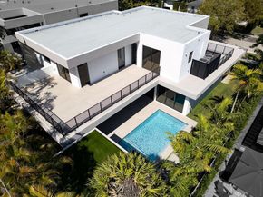 215 S Shore Dr, Miami FL 33133