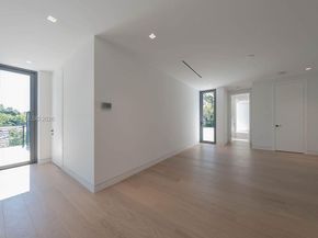 215 S Shore Dr, Miami FL 33133