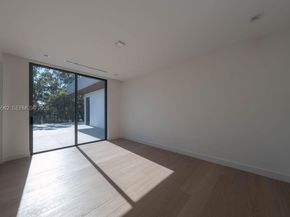 215 S Shore Dr, Miami FL 33133