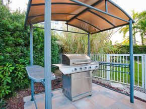 809 S 17th Ave, Hollywood FL 33020