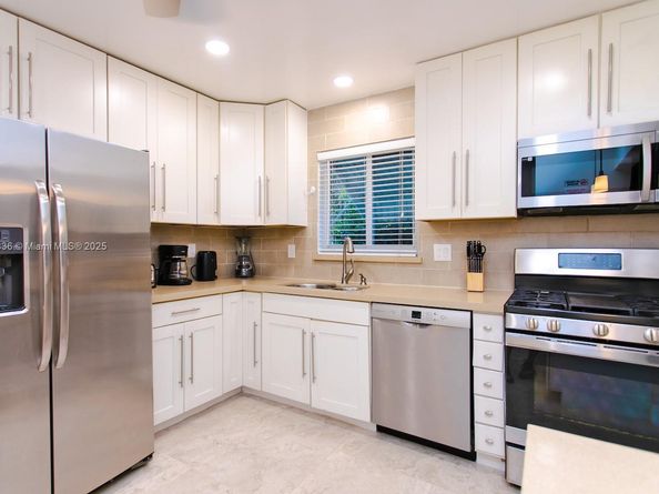 809 S 17th Ave, Hollywood FL 33020