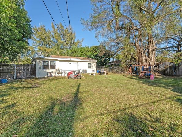 114 Marion Rd, West Park FL 33023