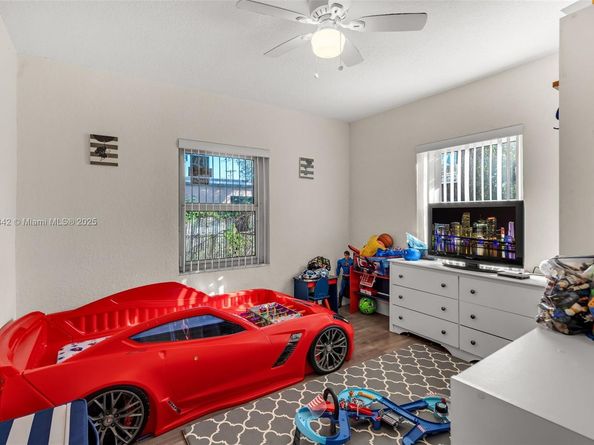 114 Marion Rd, West Park FL 33023