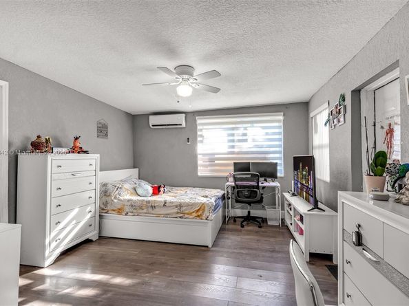 114 Marion Rd, West Park FL 33023