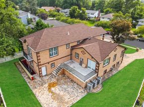 22 Solar Lane, Albertson NY 11507