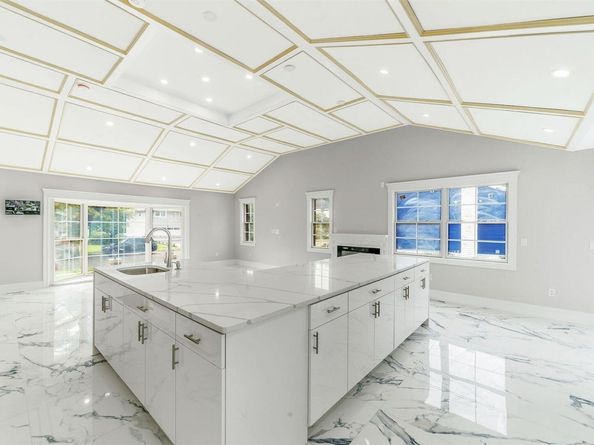 22 Solar Lane, Albertson NY 11507