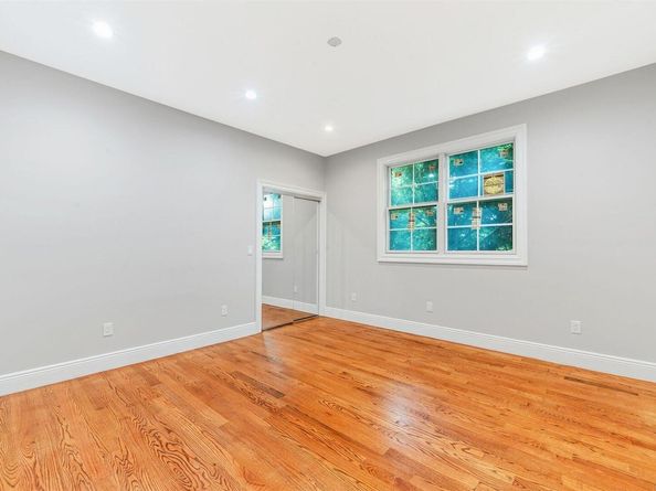 22 Solar Lane, Albertson NY 11507
