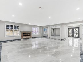 22 Solar Lane, Albertson NY 11507