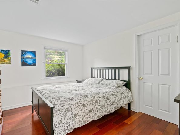 21 Kodiak  Drive, Woodbury NY 11797