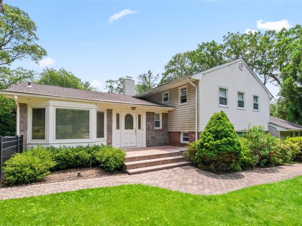 21 Kodiak  Drive, Woodbury NY 11797