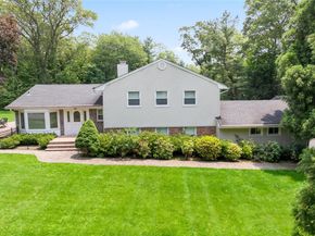 21 Kodiak  Drive, Woodbury NY 11797