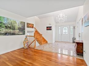 21 Kodiak  Drive, Woodbury NY 11797